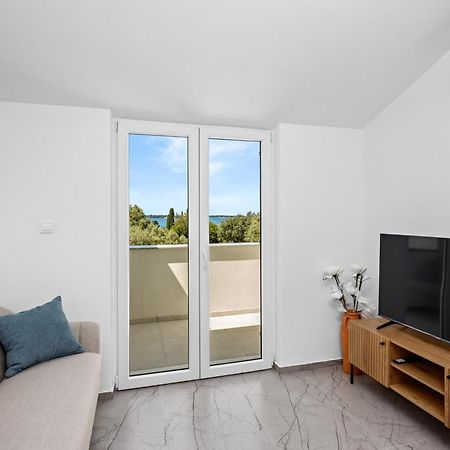 Apartment Nenad - Amazing Sea View ! Only 500 Meters From The Beach ! Fažana Extérieur photo
