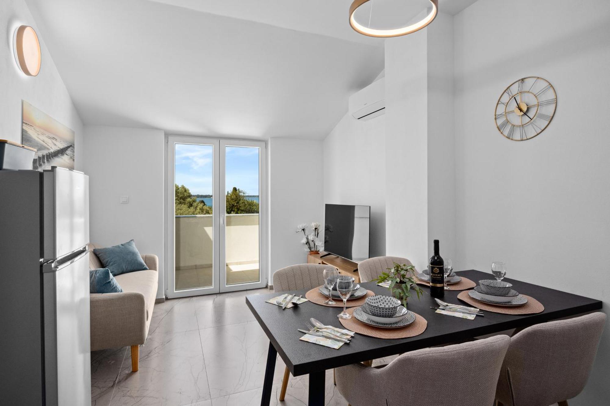 Apartment Nenad - Amazing Sea View ! Only 500 Meters From The Beach ! Fažana Extérieur photo