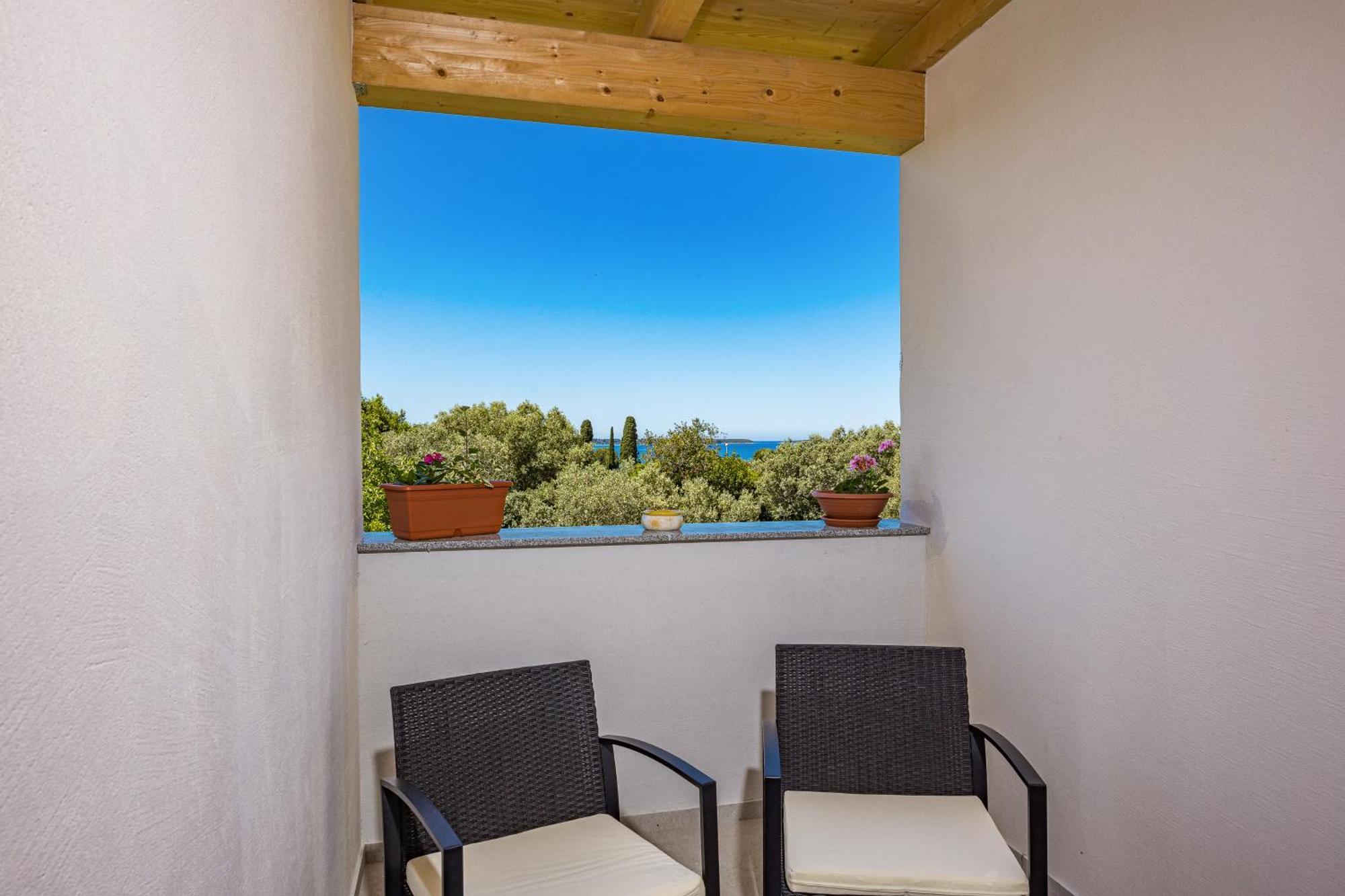 Apartment Nenad - Amazing Sea View ! Only 500 Meters From The Beach ! Fažana Extérieur photo